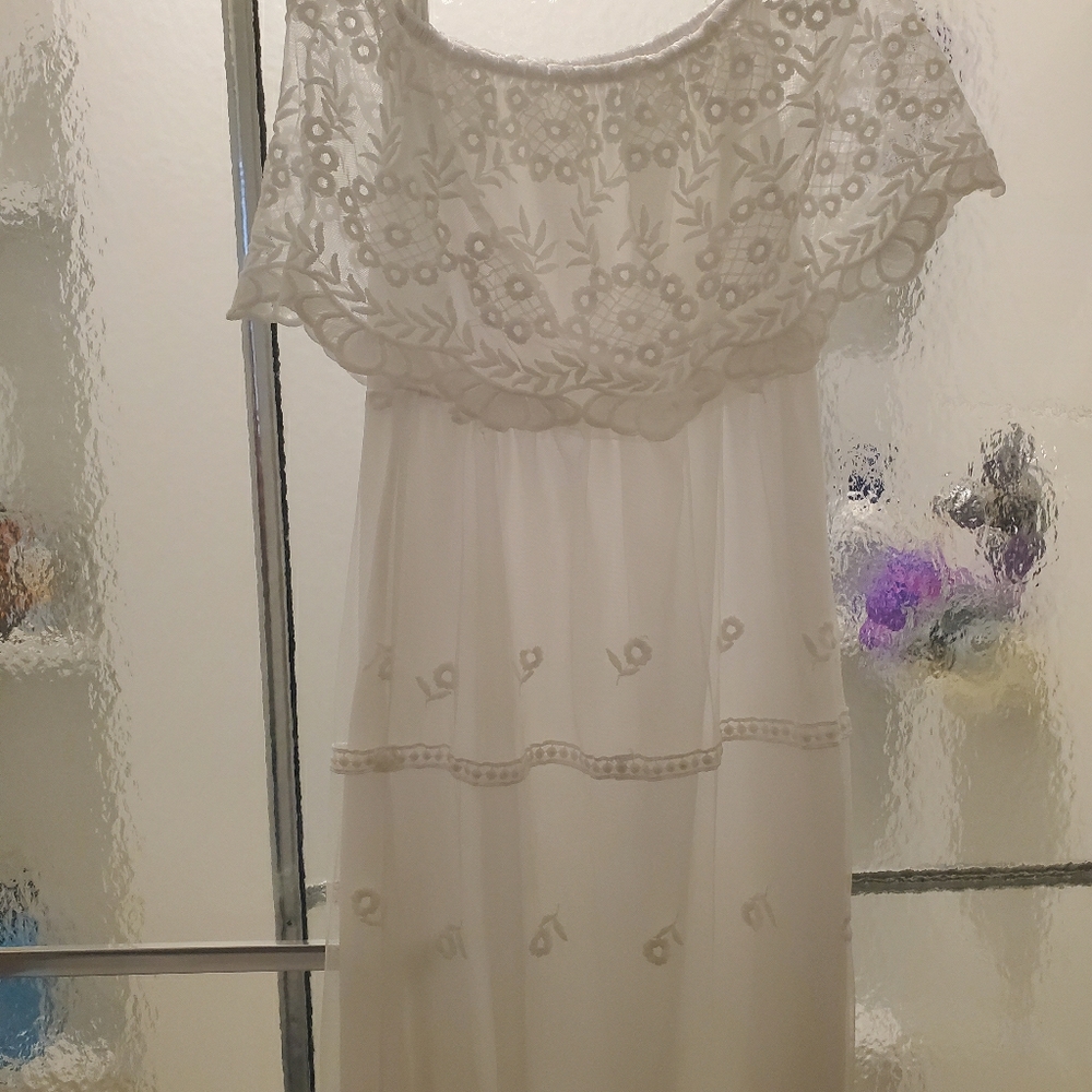 Never Been Worn off shoulder White Lace Maxi Dress